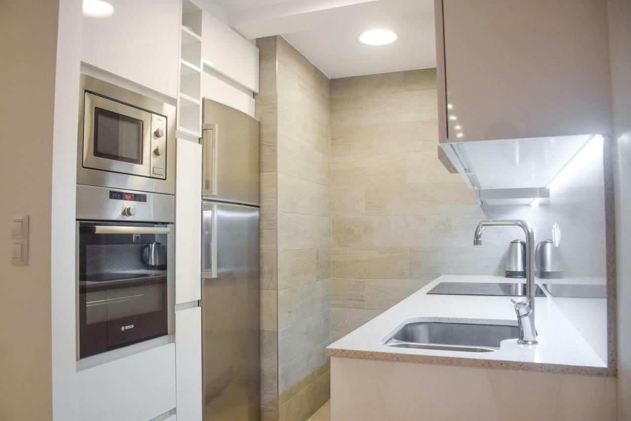Modern & Spacious Apartment Near La Concha Bay Сан Себастиан Екстериор снимка