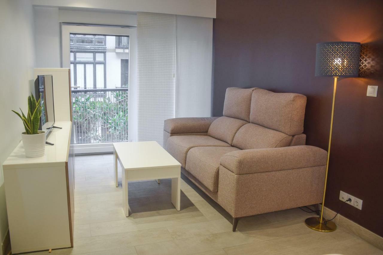Modern & Spacious Apartment Near La Concha Bay Сан Себастиан Екстериор снимка